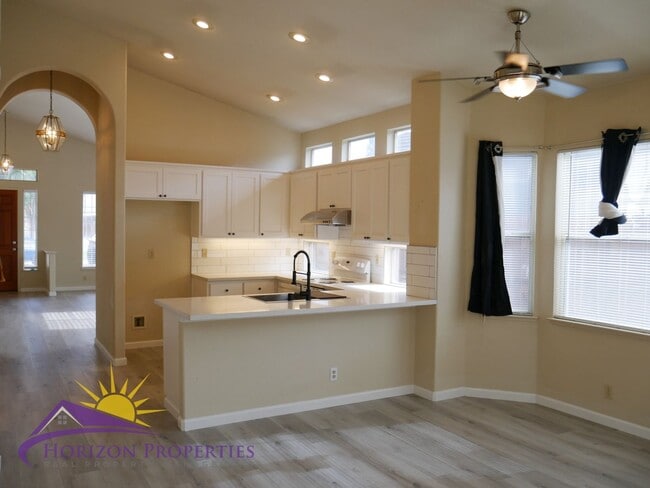 Building Photo - 9472 Clementine Way