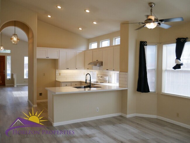 Foto del edificio - 9472 Clementine Way