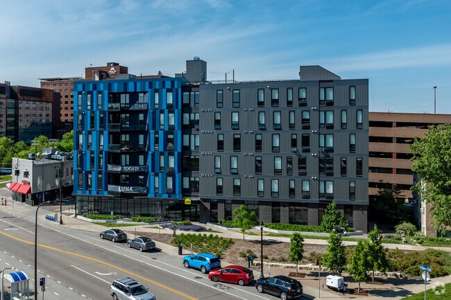 Foto del edificio - Luna Apartments