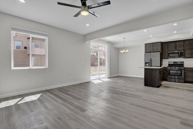 Foto del edificio - Modern 3-Bedroom Townhome – Conveniently L...