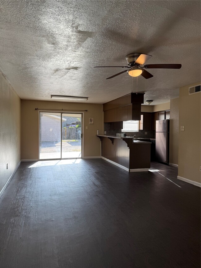 Building Photo - 1503 Donovan St