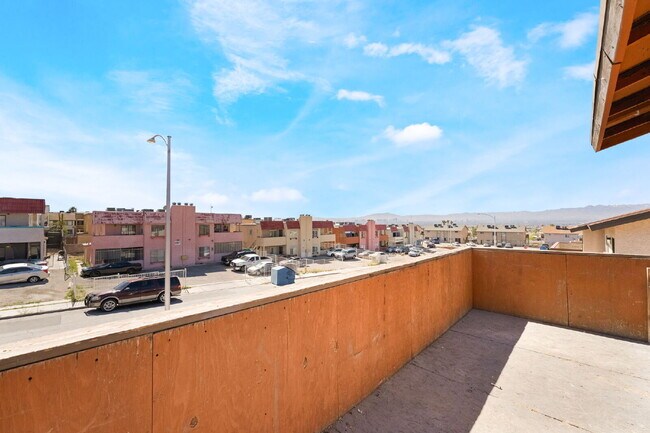 Foto del edificio - 6982 Hopkins Dr