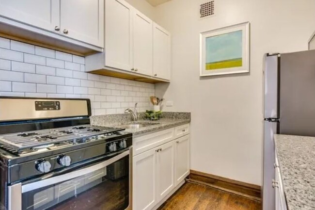 Foto del edificio - 1367 E 53rd St