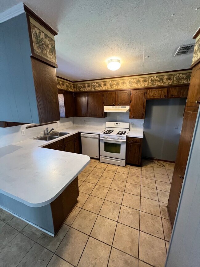 Foto del edificio - 3042 Lone Oak Dr