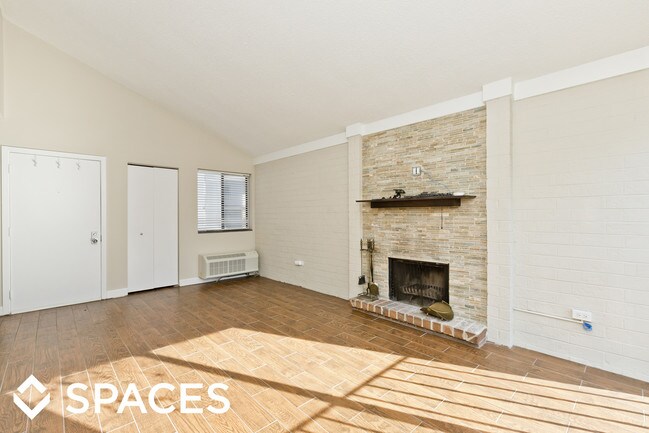 Building Photo - 915 W Montana St