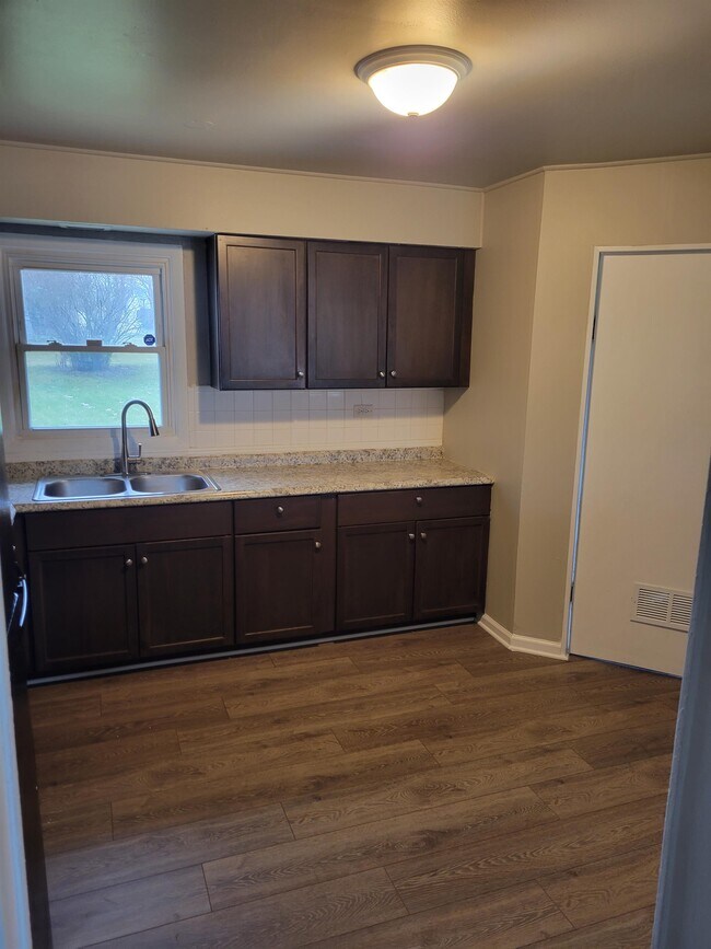 Building Photo - 500 Barrington Ct