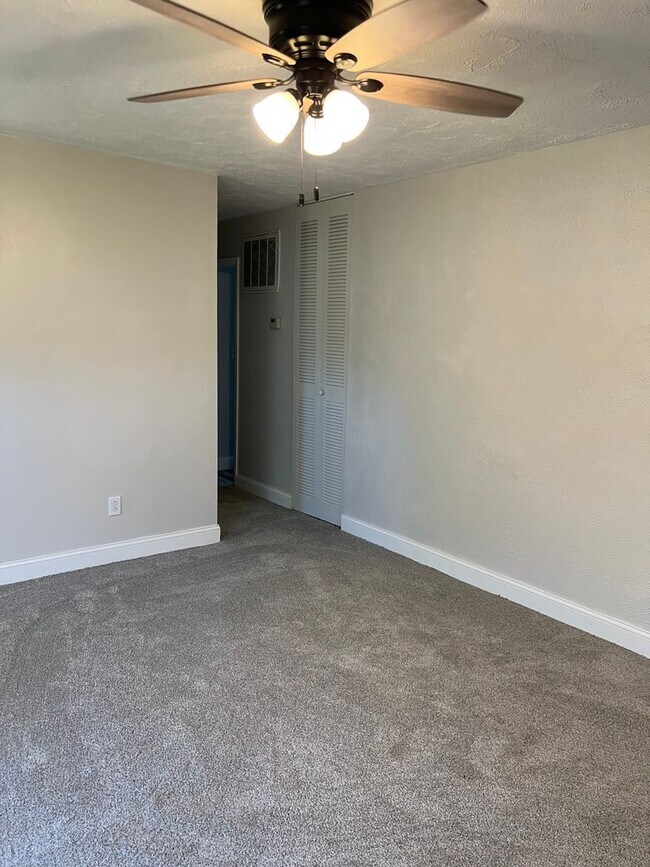 Building Photo - Serenity Living