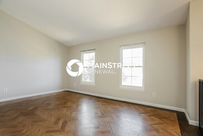 Foto del edificio - 4 Bedroom Pet-Friendly Home in Denver, CO with Main Street Renewal