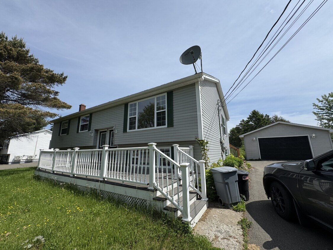 Primary Photo - 4619 Rue Principale