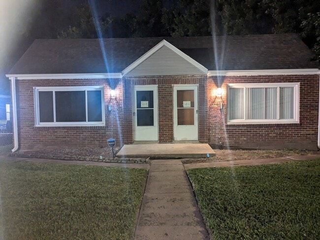 Building Photo - 6506 Lillian Ave