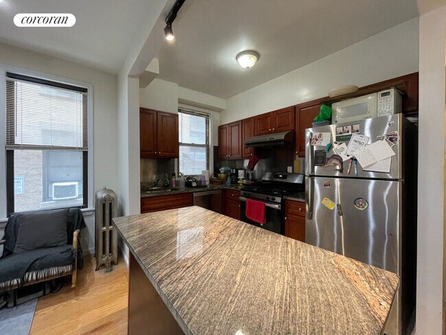 Foto del edificio - 51-17 Skillman Ave