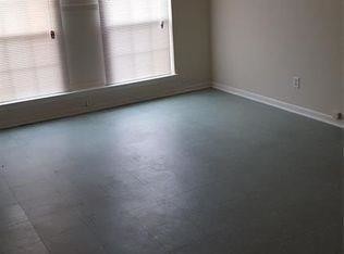 Building Photo - 4910 Saxon Dr