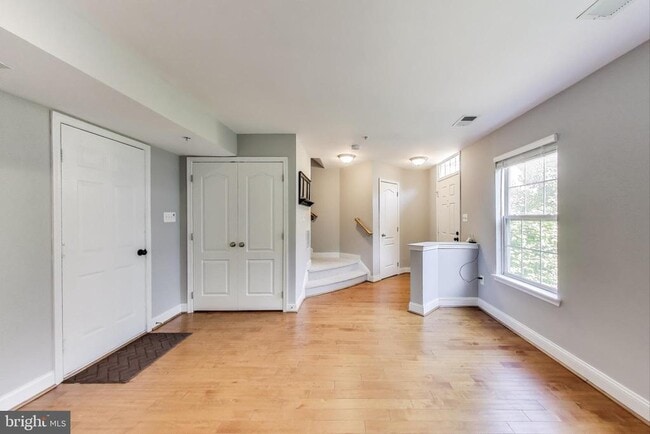 Building Photo - 12804 Short Hills Dr