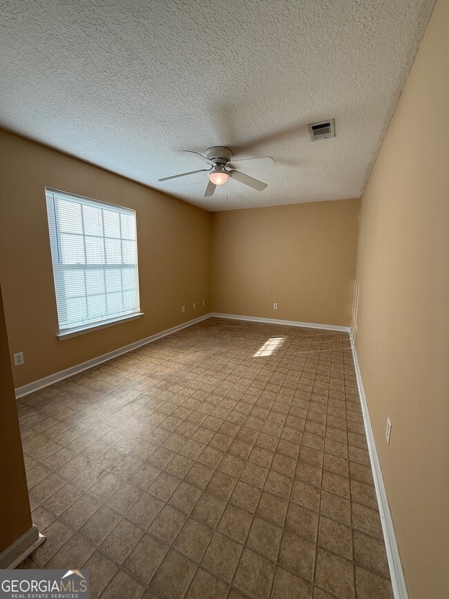 Building Photo - 22 Robins Ct