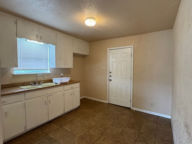 Photo - Cute 2/1 Home Available for Immediate Move In!