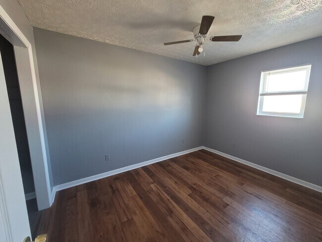 Building Photo - Mill St