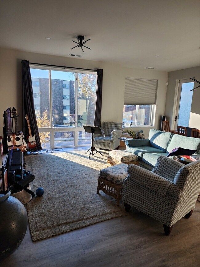 Foto del edificio - 5117 Fairview Ave