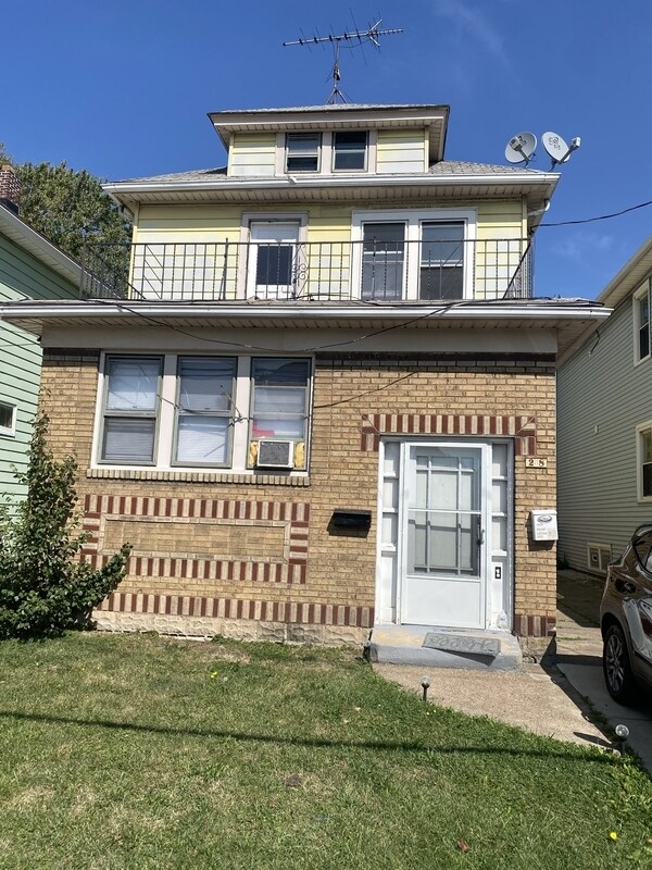 Building Photo - 28 Blum Ave