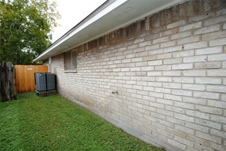 Building Photo - 2135 Bunzel St Building Photo - 2135 Bunzel St