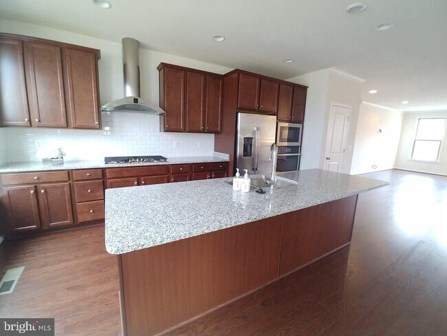 Building Photo - 42504 Dogwood Glen Square