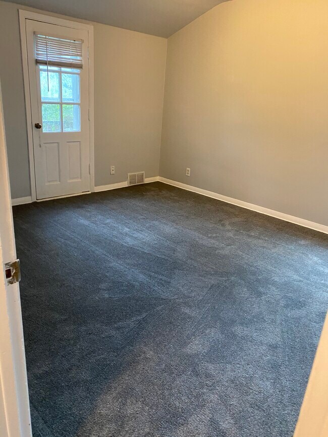 Dormitorio - 2451 N 114th St