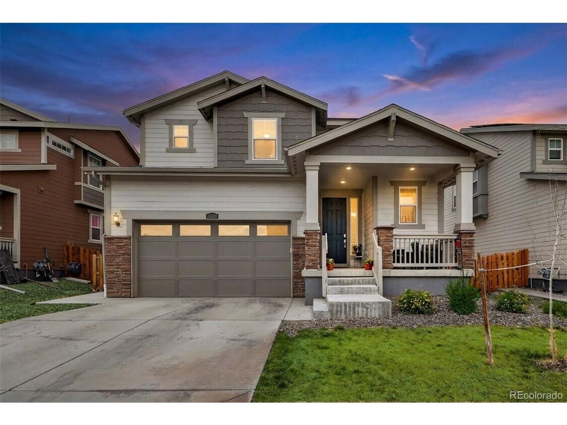 Spacious & Bright, Multi-Level 3BR 3BA in Commerce City w/ Private Yard! - Spacious & Bright, Multi-Level 3BR 3BA in Commerce City w/ Private Yard!