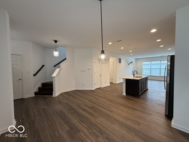 Foto del edificio - 326 N Warman Ave