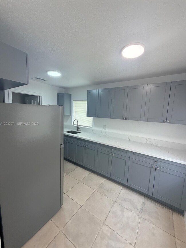 Foto del edificio - 753 SW 3rd Pl