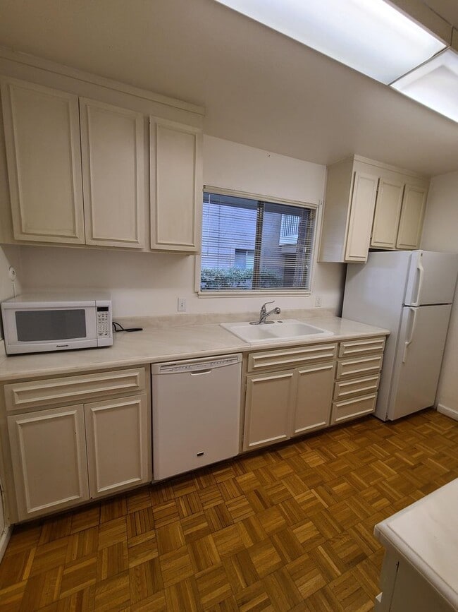 Foto del edificio - One Bedroom Unit in Sharon Park Neighborho...