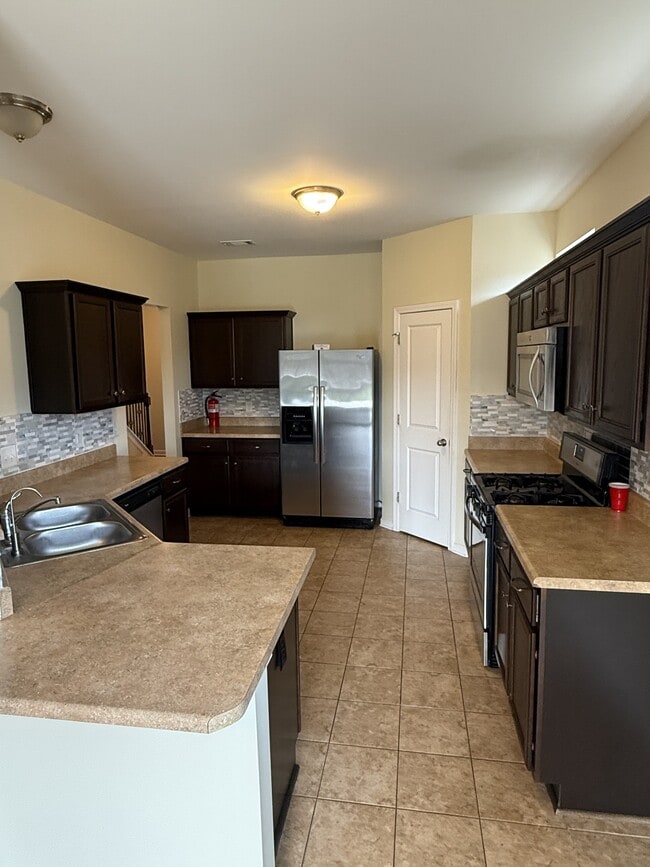 Photo - 1629 Robindale Dr House