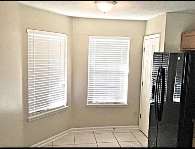 Building Photo - 4491 Cobblefield Cir E