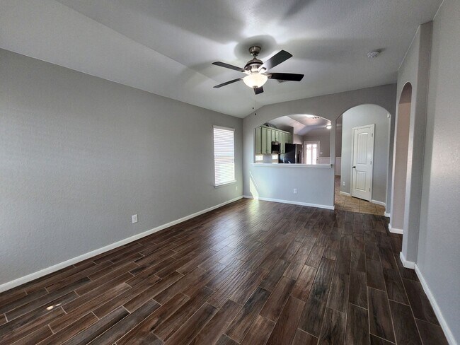 Foto del edificio - Whisperwind / Breezeway/ No Carpet / Fridg...