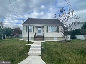 Building Photo - 1617 E Cambridge St