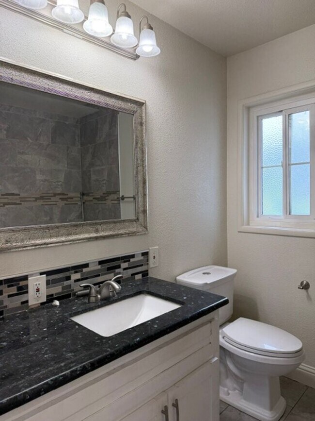 Foto del edificio - Desirable 3-bedroom 1 bath House