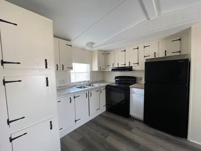 Building Photo - Thonotosassa 2 Bed 2 Bath