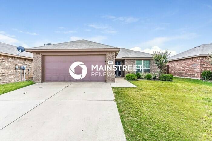 Foto principal - 3 Bedroom Pet-Friendly Home in Fort Worth, TX with Main Street Renewal