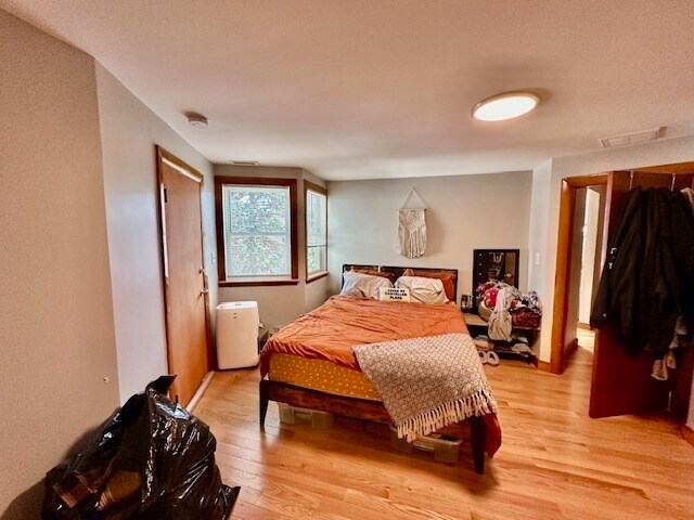 Foto del edificio - 144 Robbins St