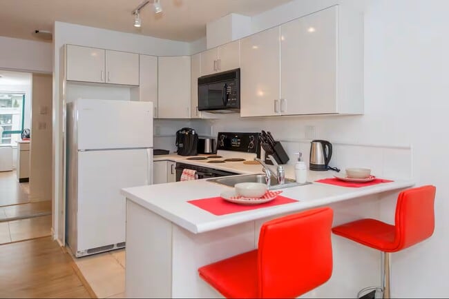 Building Photo - 939 Homer St