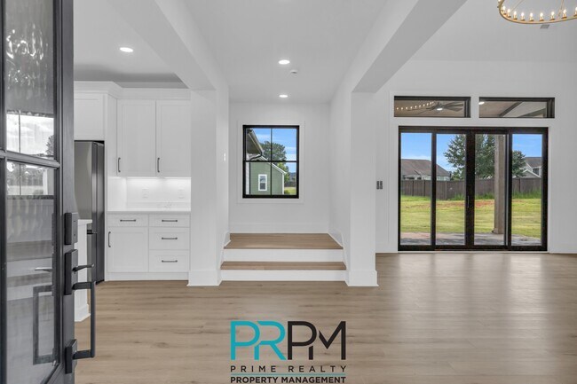 Building Photo - 938 Benchmark Dr