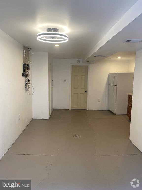 Building Photo - 642 Brill St