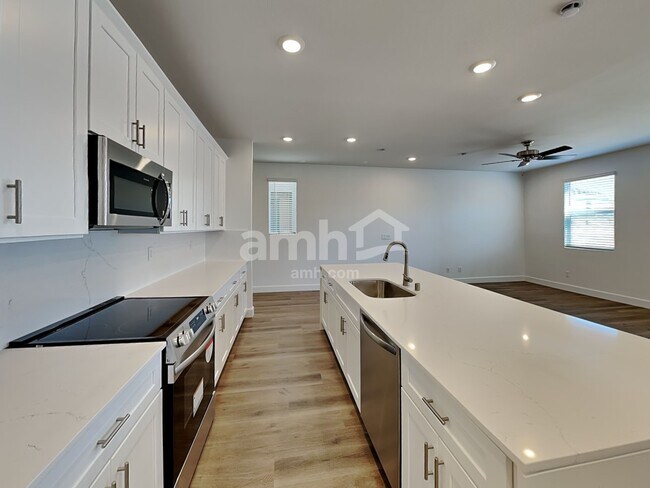 Foto del edificio - 6489 Rush Avenue