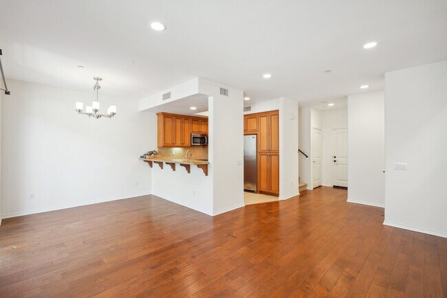 Foto del edificio - 5858 Levi Ln