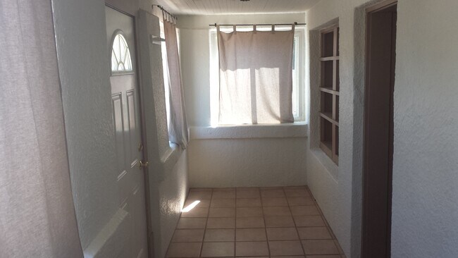 Building Photo - 2BR, 1BA