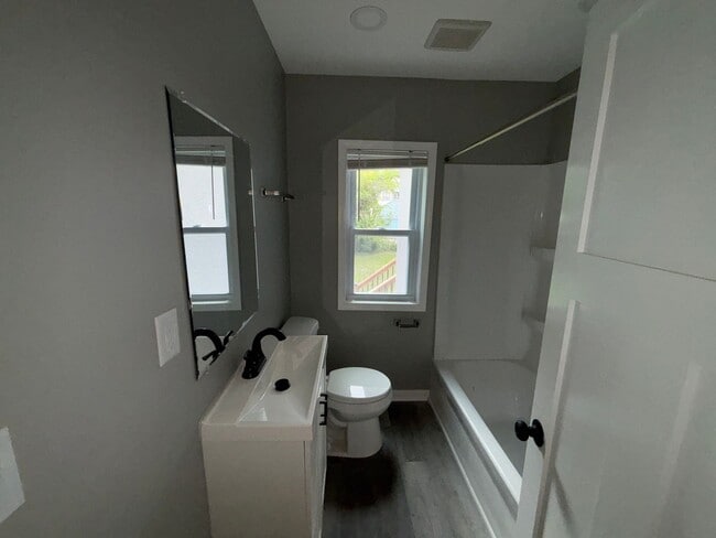 Building Photo - Beautiful 4 Bedroom, 2 Bath House for rent!!