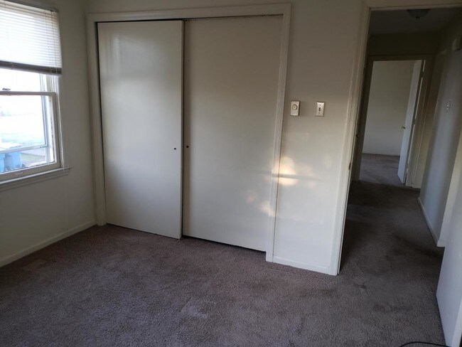 Building Photo - 743 Hildeen