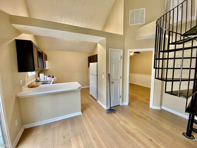 Building Photo - 2802 Pine Valley Way NW
