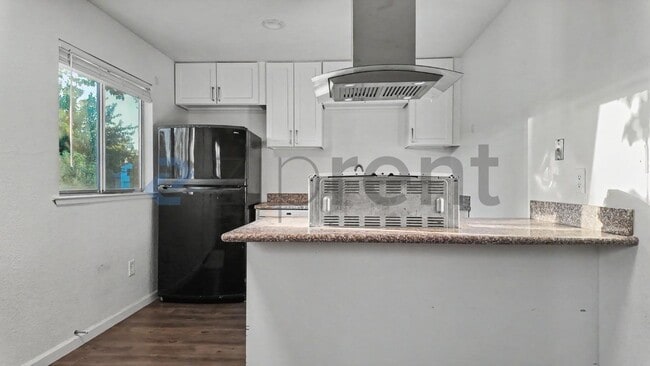Building Photo - Unit D