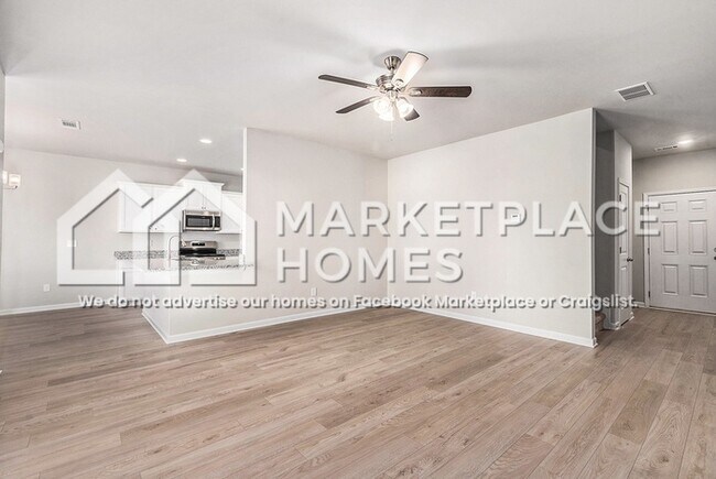 Foto del edificio - 217 W L Miller Dr