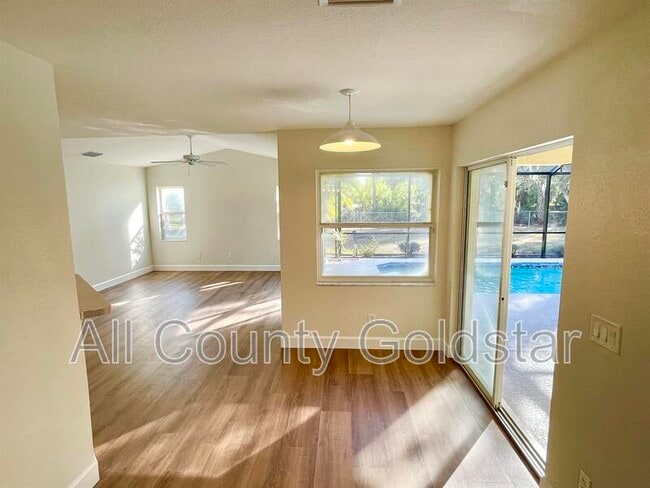 Foto del edificio - 2485 Traverse Ave