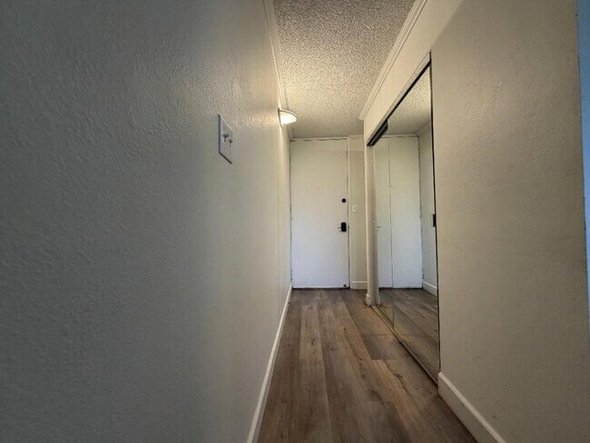 Foto del edificio - To register for the showing time, note the 4 digit code: 4437 and click "APPLY NOW."(mobile:orang...